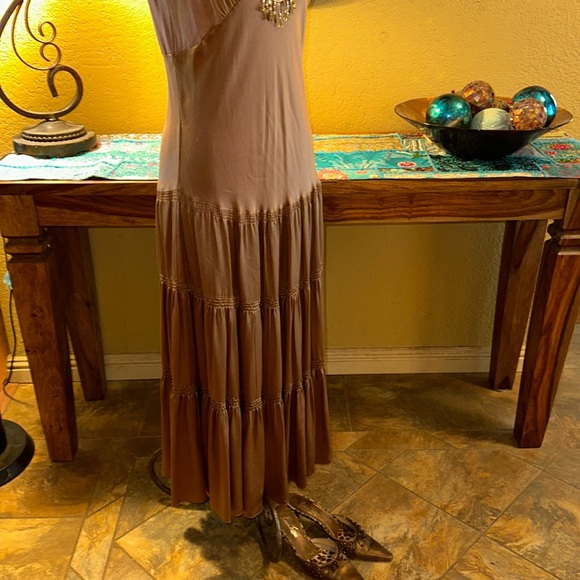 Elegant Copper Maxi Dress - Picture 5 of 7